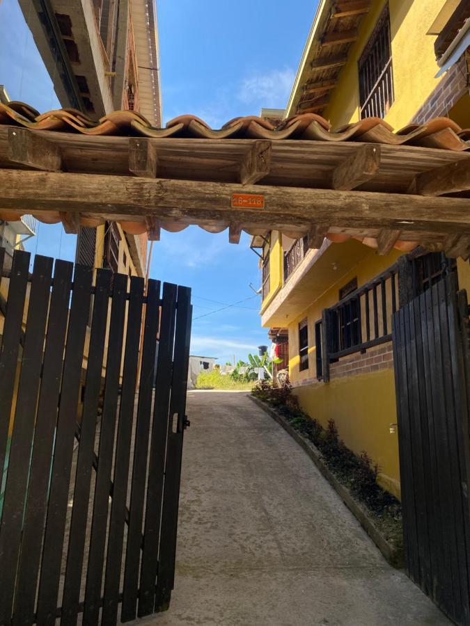 Oak Tree House Guest House Guatape Exterior photo