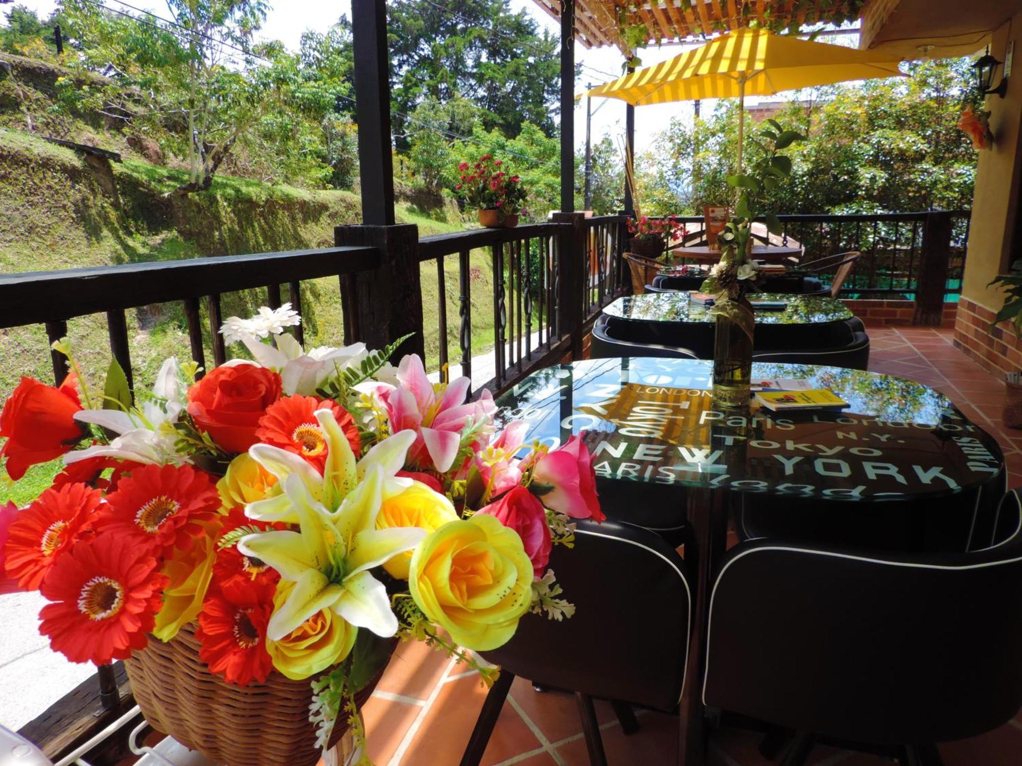 Oak Tree House Guest House Guatape Exterior photo